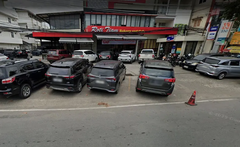 Roti Tiam Bakery And Café